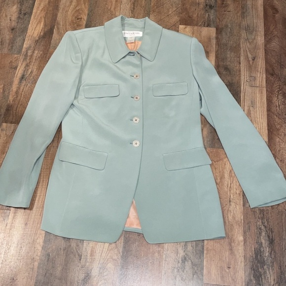 Silk Business Suit.  100% Silk!!!  Vintage.  Cuffed legs.  Pleated pant front. - Picture 3 of 14